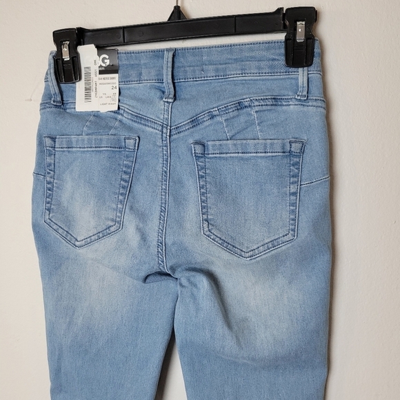 GBG Los Angeles Women's Jeans Light Wash Denim Sz 24 Skinny Leg Stretch NWT - Picture 7 of 11